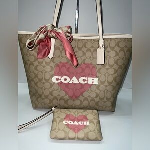 NWOT Coach City Tote & Wristlet in Signature Canvas with Heart Print